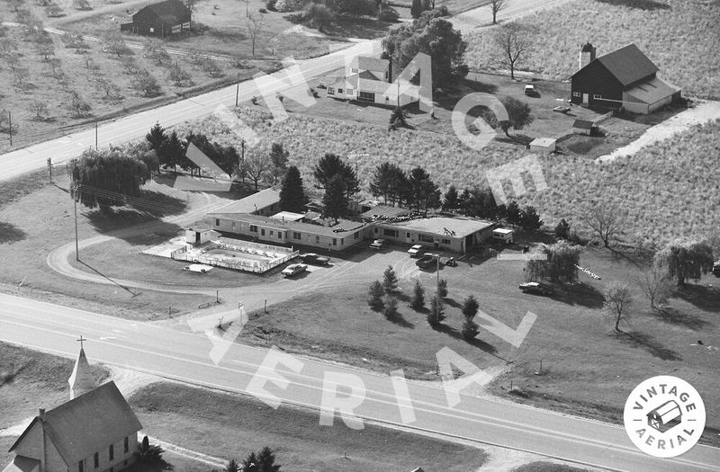 Country Corner Motel - 1982